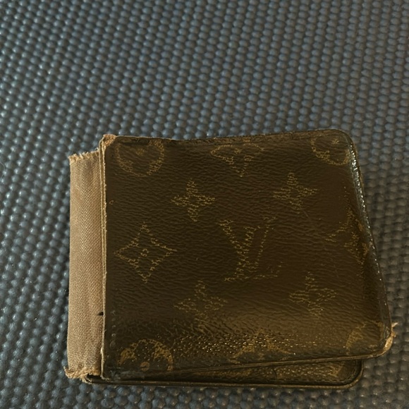 Authentic Louis Vuitton wallet - Picture 1 of 5